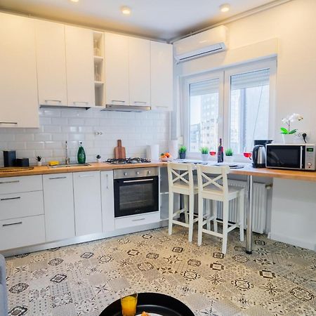 One Bedroom Flat In Bucharest'S Historic District Eksteriør billede
