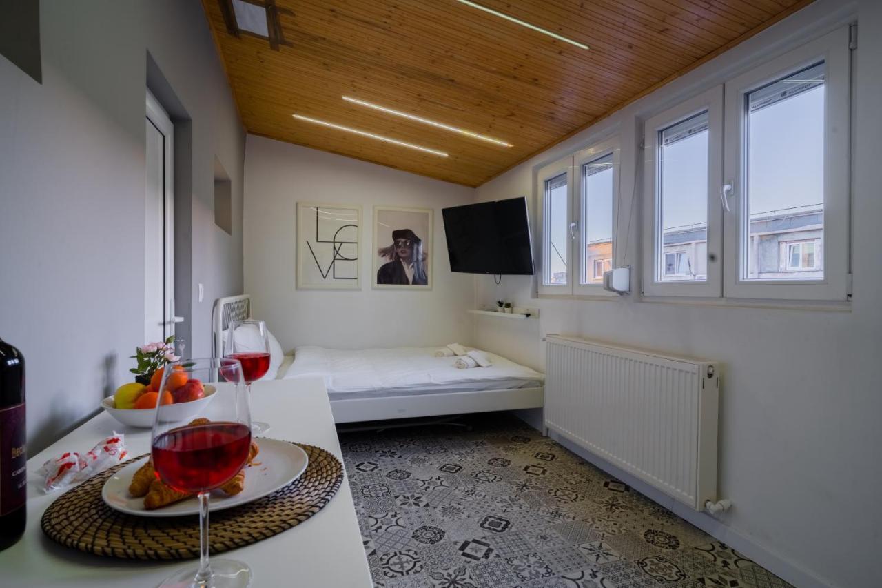 One Bedroom Flat In Bucharest'S Historic District Eksteriør billede