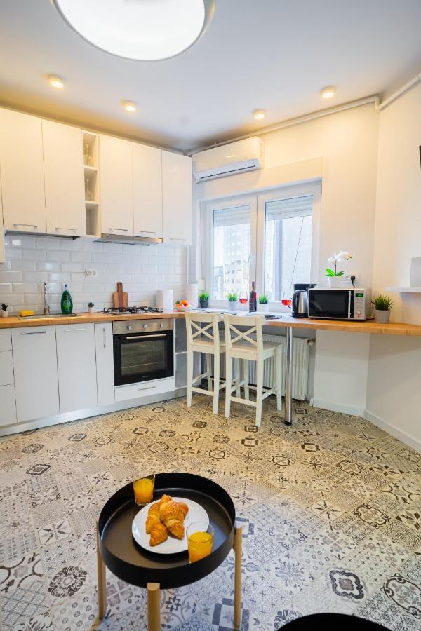 One Bedroom Flat In Bucharest'S Historic District Eksteriør billede