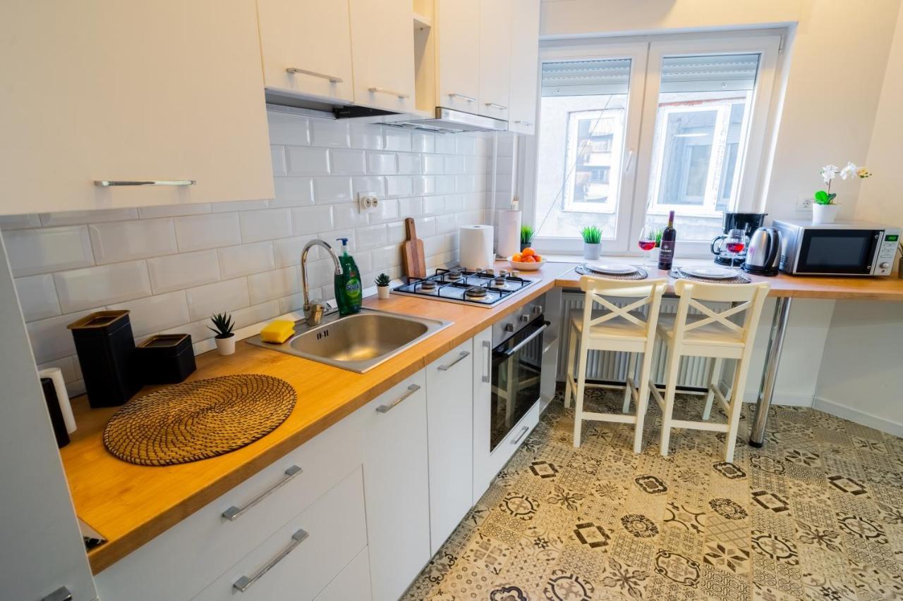 One Bedroom Flat In Bucharest'S Historic District Eksteriør billede