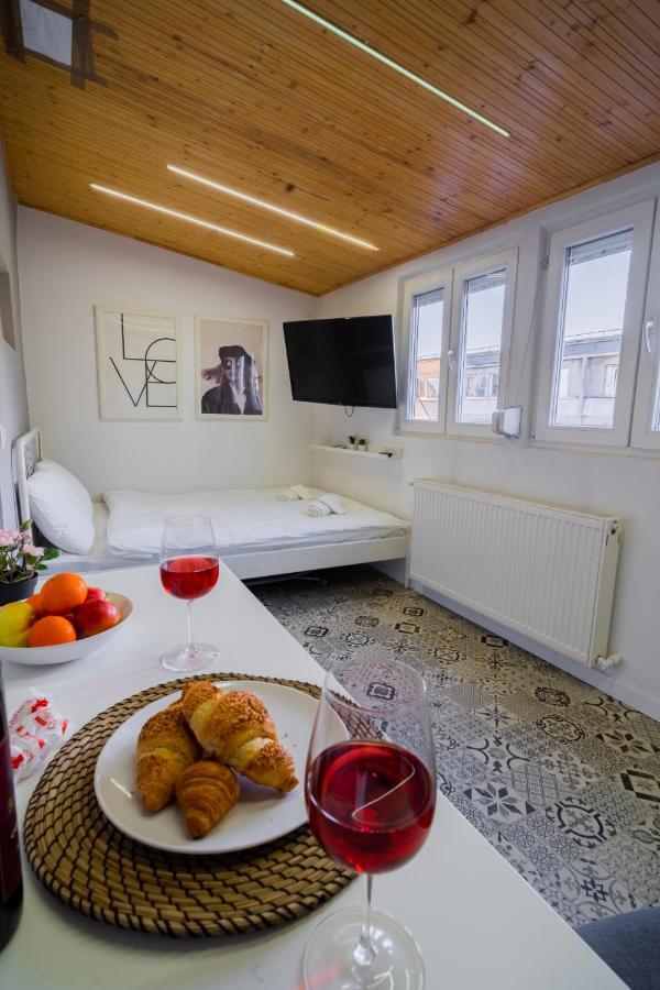 One Bedroom Flat In Bucharest'S Historic District Eksteriør billede